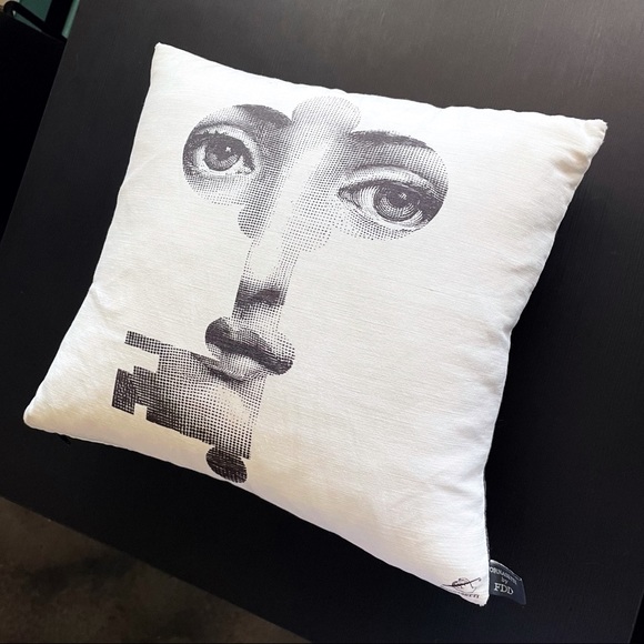 💥SOLD💥 FORNASETTI $225 White Key Throw Pillow - Picture 2 of 11